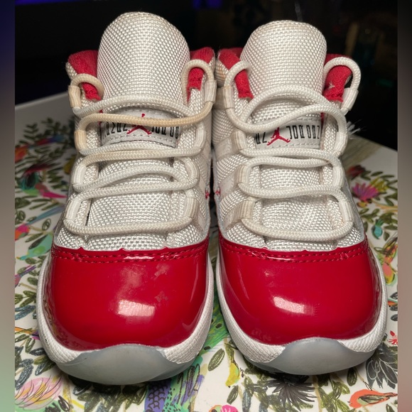 Toddler Jordan 11 - Picture 3 of 16